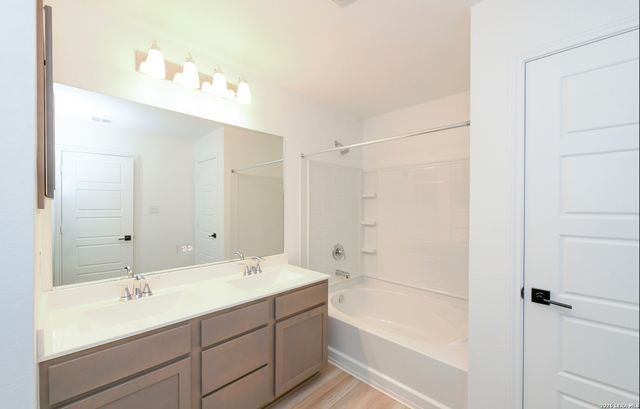 10643 W MILITARY DR, San Antonio, TX 78251