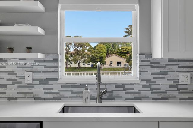 5861 S Sable Cir, Margate, FL 33063