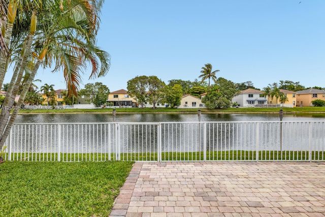 5861 S Sable Cir, Margate, FL 33063