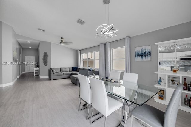 5861 S Sable Cir, Margate, FL 33063