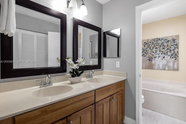 5861 S Sable Cir, Margate, FL 33063