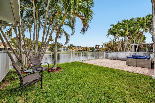 5861 S Sable Cir, Margate, FL 33063