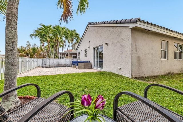 5861 S Sable Cir, Margate, FL 33063