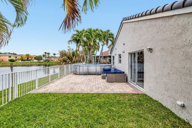 5861 S Sable Cir, Margate, FL 33063