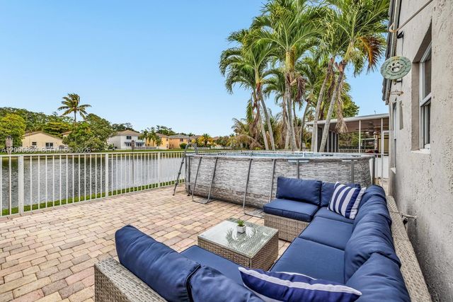 5861 S Sable Cir, Margate, FL 33063