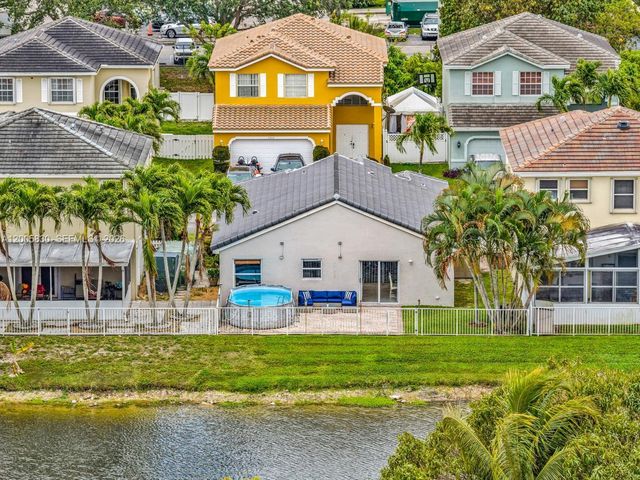 5861 S Sable Cir, Margate, FL 33063