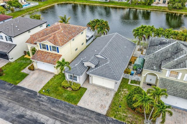 5861 S Sable Cir, Margate, FL 33063