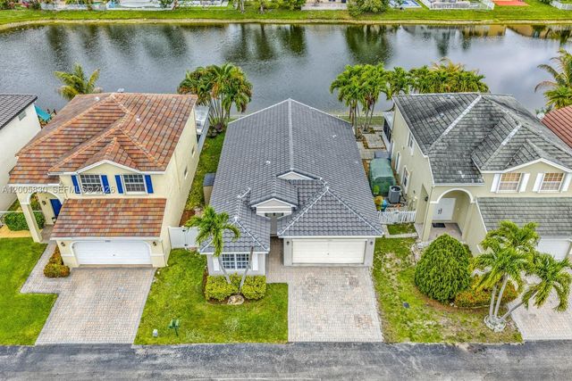 5861 S Sable Cir, Margate, FL 33063