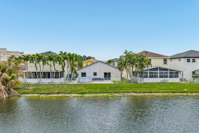 5861 S Sable Cir, Margate, FL 33063