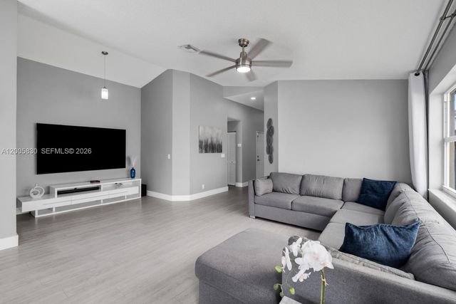 5861 S Sable Cir, Margate, FL 33063