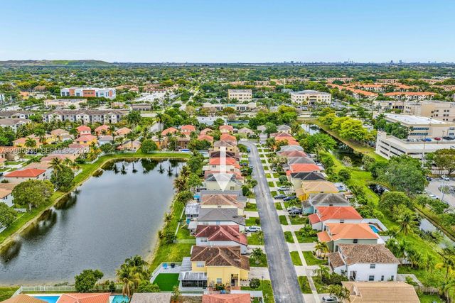 5861 S Sable Cir, Margate, FL 33063
