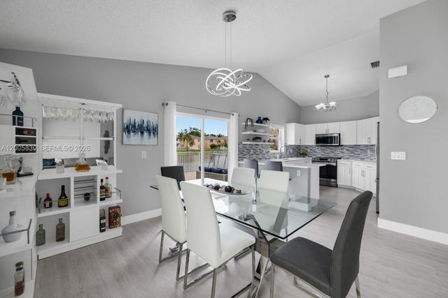 5861 S Sable Cir, Margate, FL 33063