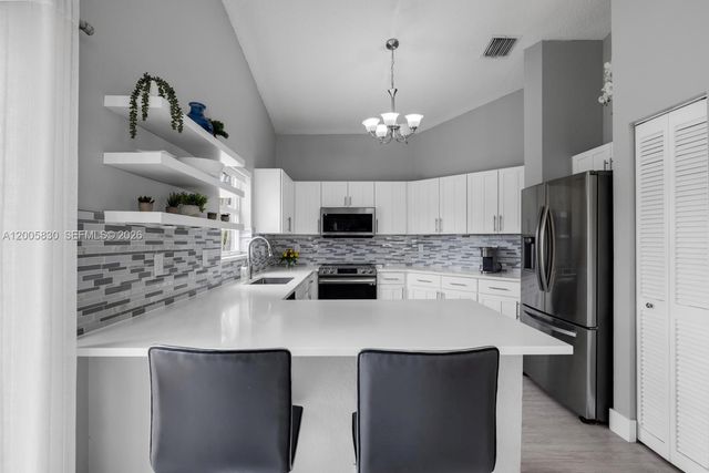 5861 S Sable Cir, Margate, FL 33063