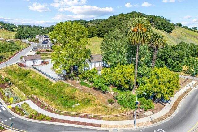 2485 Hecker Pass Road, Gilroy, CA 95020