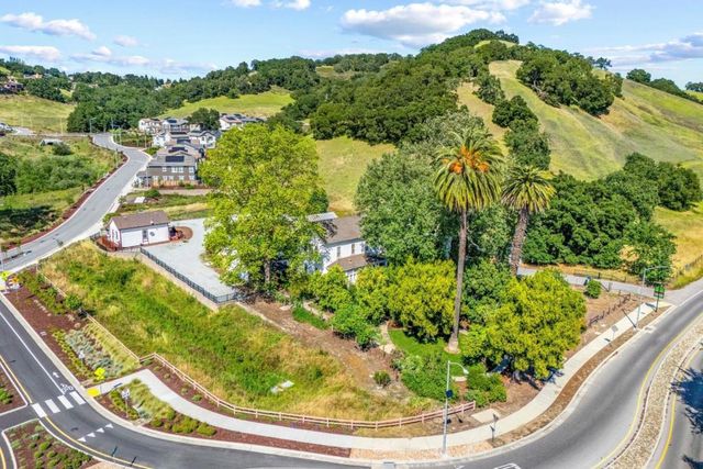 2485 Hecker Pass Road, Gilroy, CA 95020