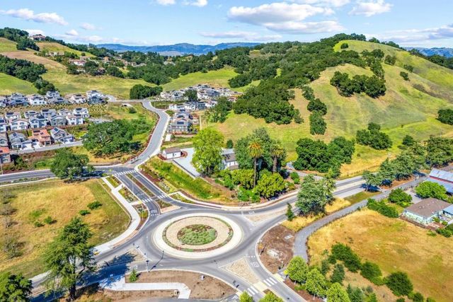 2485 Hecker Pass Road, Gilroy, CA 95020