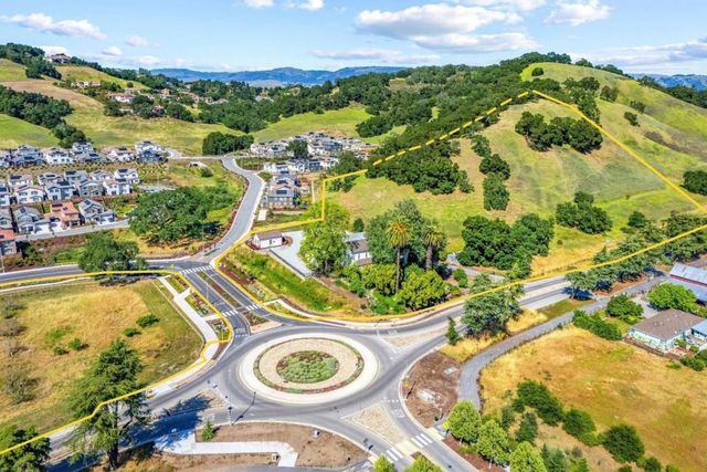 2485 Hecker Pass Road, Gilroy, CA 95020