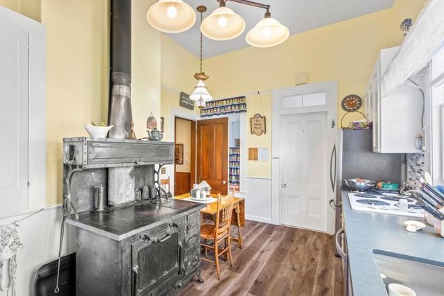 2485 Hecker Pass Road, Gilroy, CA 95020