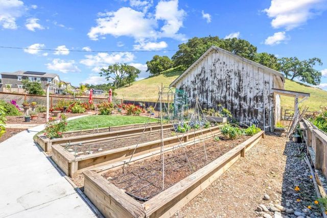 2485 Hecker Pass Road, Gilroy, CA 95020
