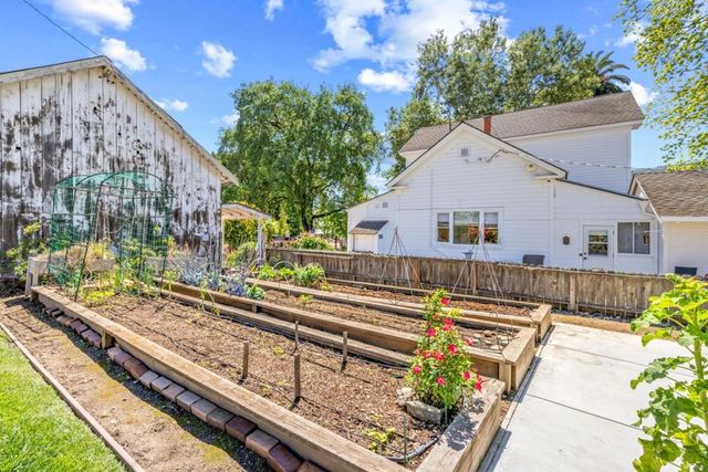 2485 Hecker Pass Road, Gilroy, CA 95020