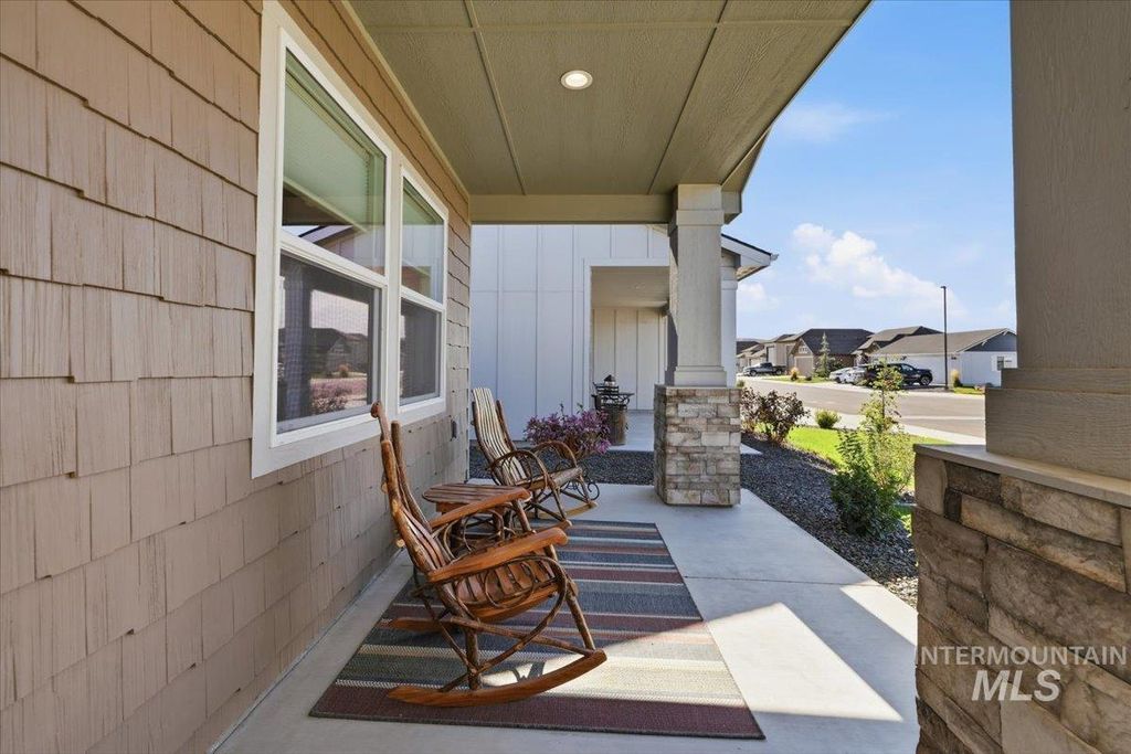 1012 Whitewater Way, Emmett, ID 83617 photo 2