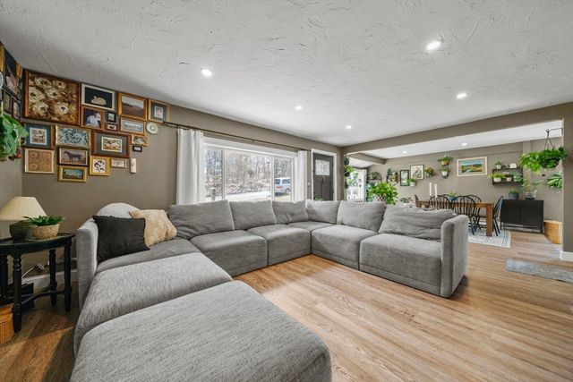 5 Wellesley Ave, Worcester, MA 01605