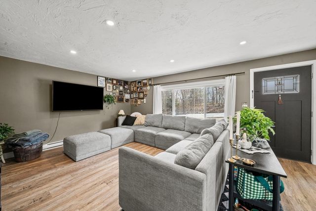 5 Wellesley Ave, Worcester, MA 01605