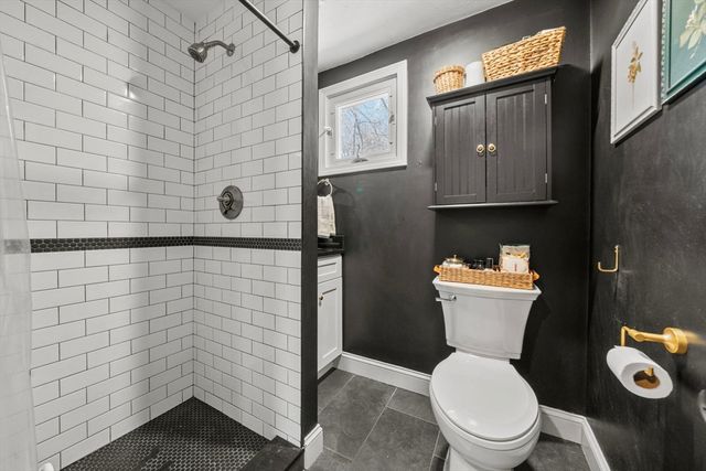 5 Wellesley Ave, Worcester, MA 01605