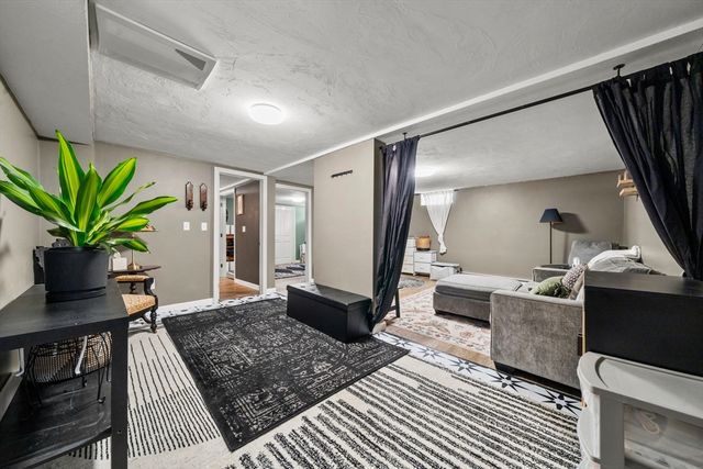 5 Wellesley Ave, Worcester, MA 01605