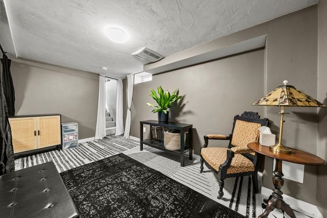 5 Wellesley Ave, Worcester, MA 01605