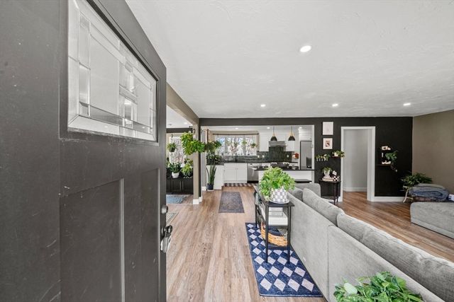 5 Wellesley Ave, Worcester, MA 01605