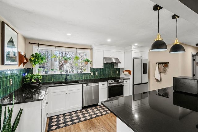 5 Wellesley Ave, Worcester, MA 01605