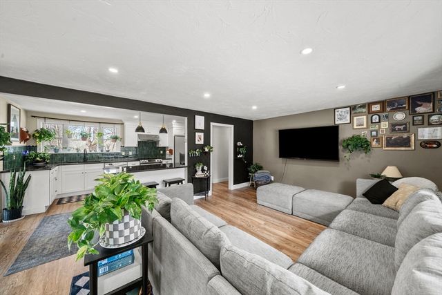 5 Wellesley Ave, Worcester, MA 01605