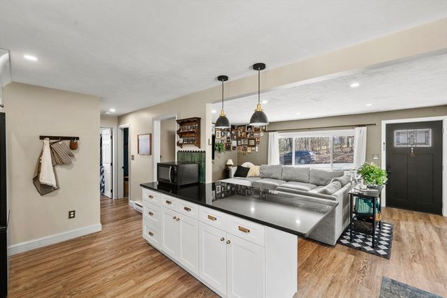 5 Wellesley Ave, Worcester, MA 01605