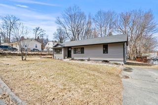 5 Wellesley Ave, Worcester, MA 01605