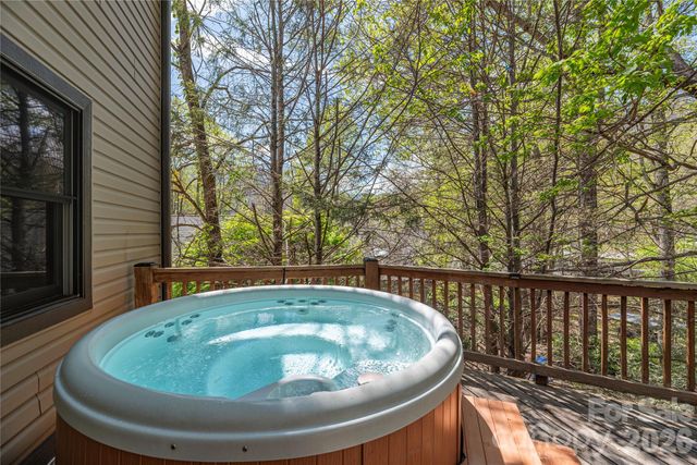 129 Valley Creek Drive, Maggie Valley, NC 28751