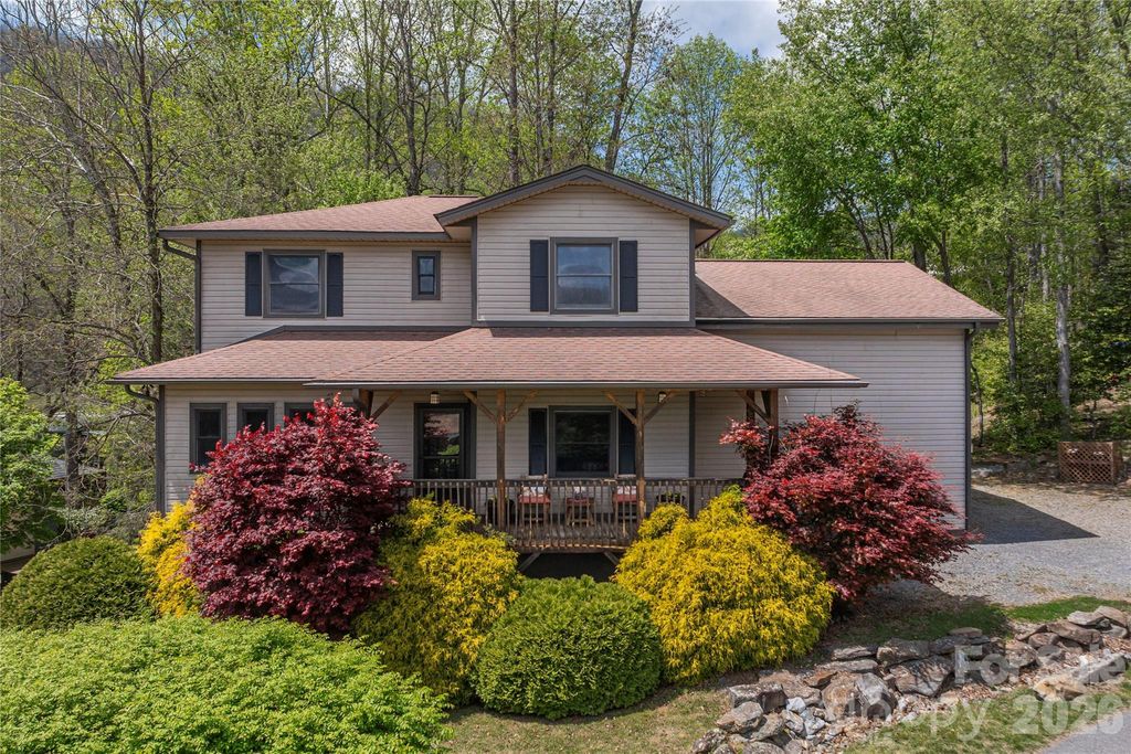 129 Valley Creek Drive, Maggie Valley, NC 28751