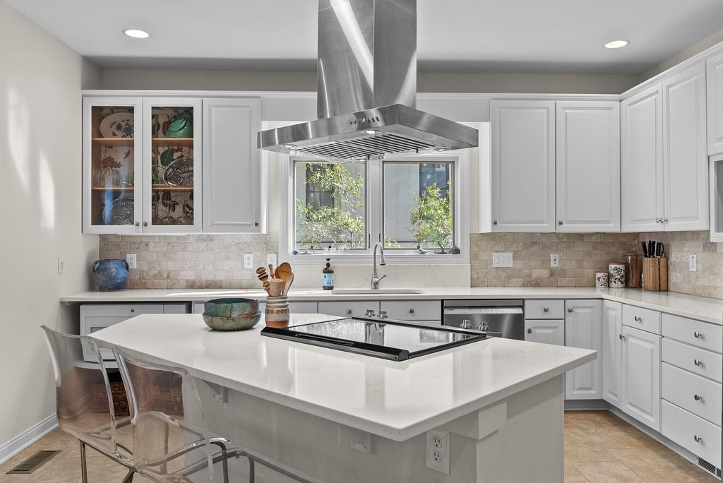 Image 10 of property listing at 2730 Old Oak Walk, Seabrook Island, SC 29455