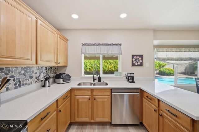 7314 W BLOOMFIELD Road, Peoria, AZ 85381