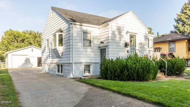 510 16th Street N, Bismarck, ND 58501 property photo