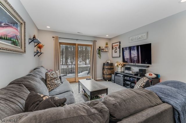 579 Dell Pl 79, Stanhope Boro, NJ 07874