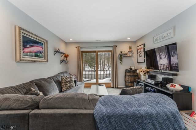 579 Dell Pl 79, Stanhope Boro, NJ 07874