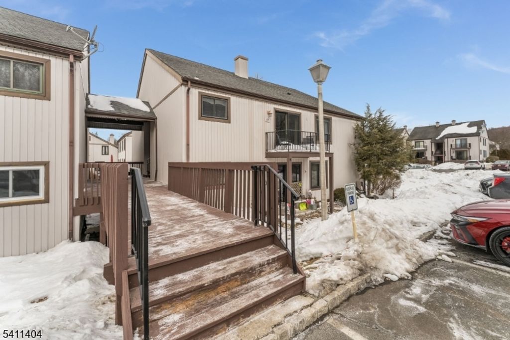 579 Dell Pl 79, Stanhope Boro, NJ 07874