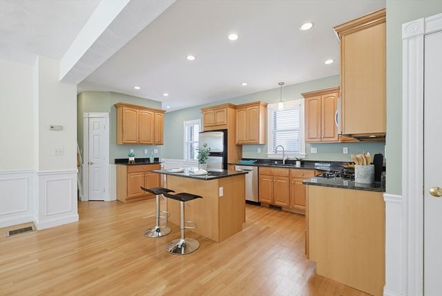 56 Conwell Ave 1, Somerville, MA 02144