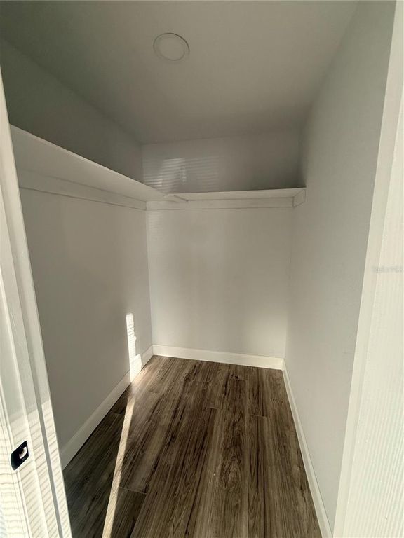 Image 13 of property listing at 517 CIPRES CIRCLE, Winter Haven, FL 33880