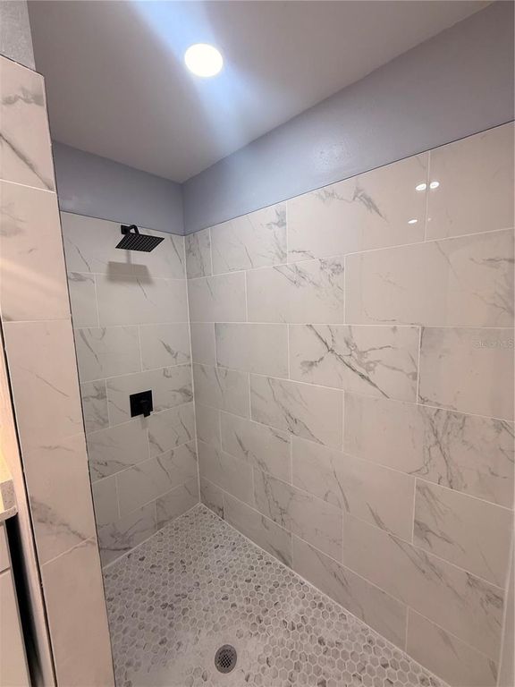 Image 15 of property listing at 517 CIPRES CIRCLE, Winter Haven, FL 33880