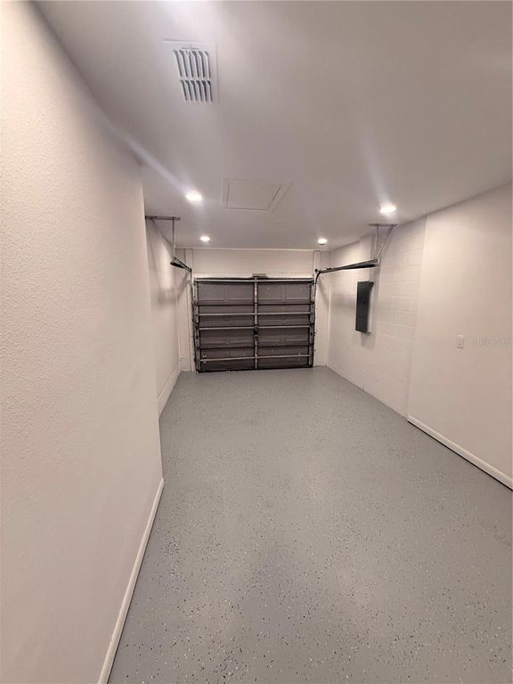 Image 21 of property listing at 517 CIPRES CIRCLE, Winter Haven, FL 33880