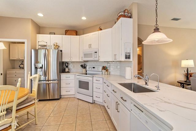 5552 KING JAMES AVENUE, Leesburg, FL 34748