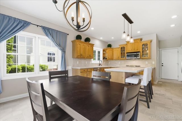 39W842 Louisa May Alcott Lane, St. Charles, IL 60175