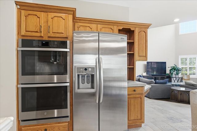 39W842 Louisa May Alcott Lane, St. Charles, IL 60175